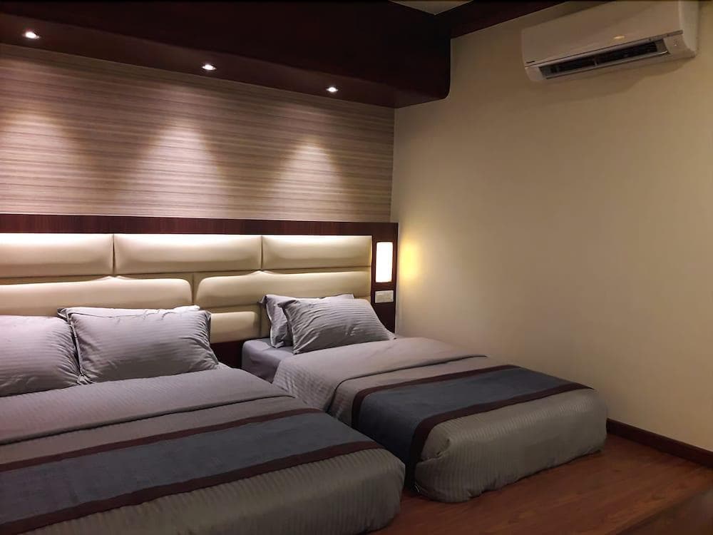 De Benz Inn - photo 6