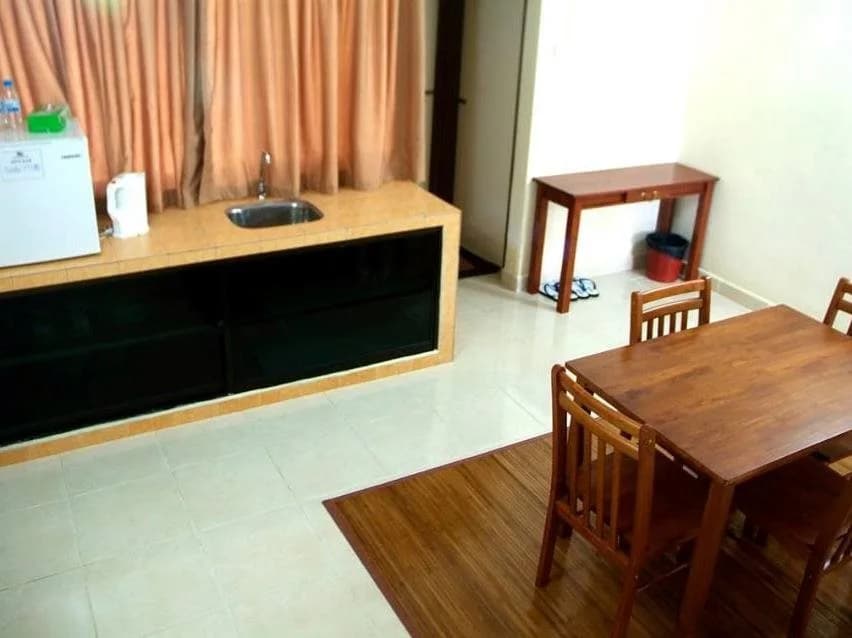 Putra Putri Lodge - photo 3