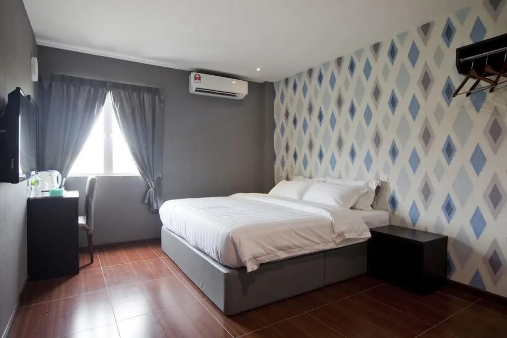 OYO 383 V3 Hotel Nusajaya - photo 21