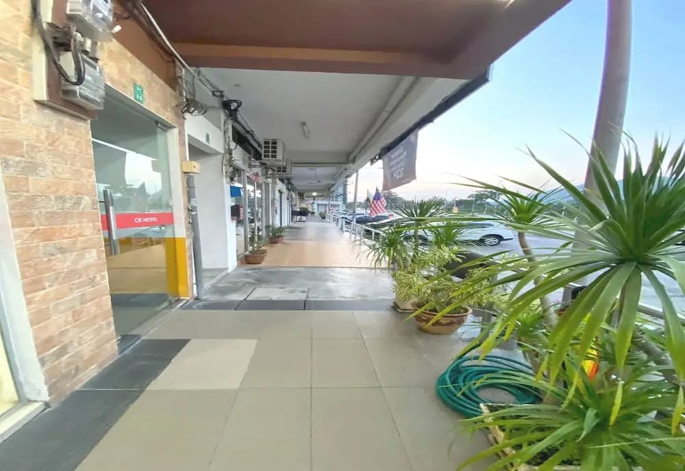 OYO 89715 CK Hotel 2 - photo 18