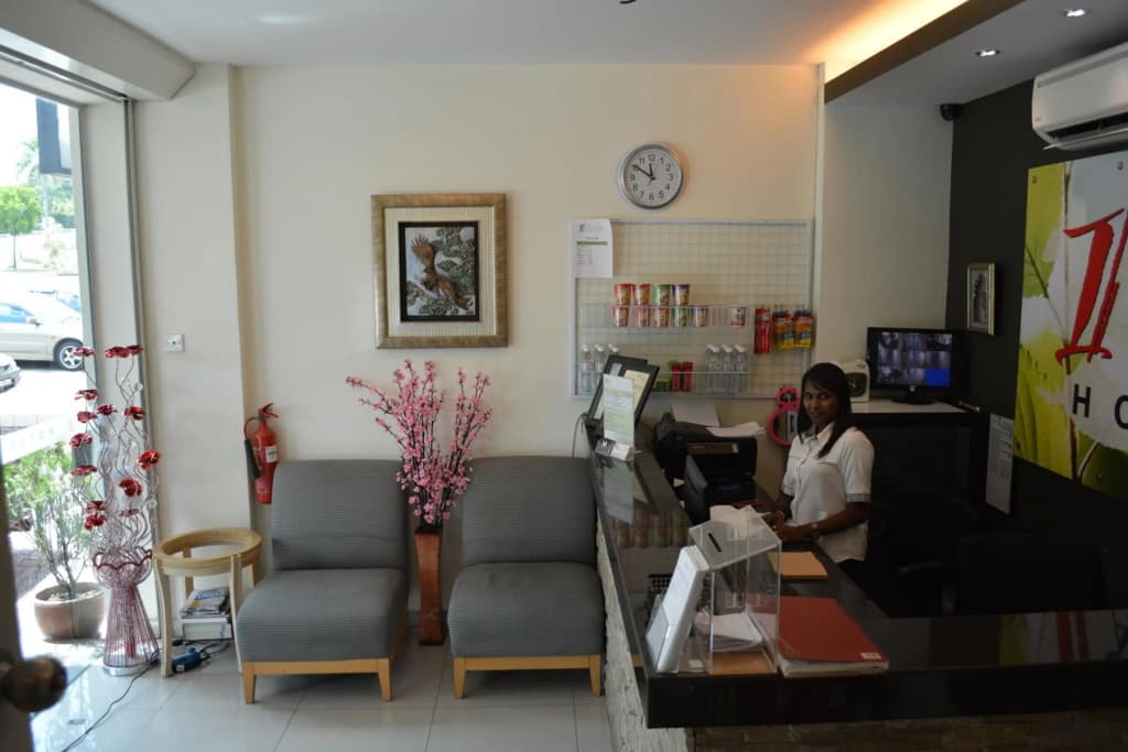 Putra One Avenue Hotel - photo 23