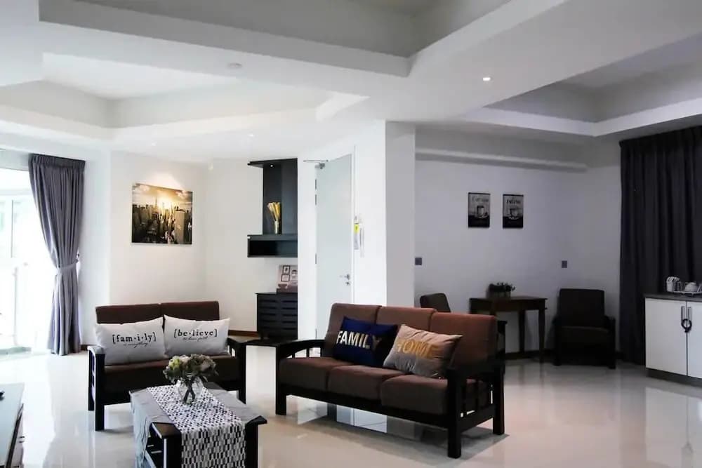 YO.OM Families Gateway Luxury Condo 6-9 Pax - photo 15