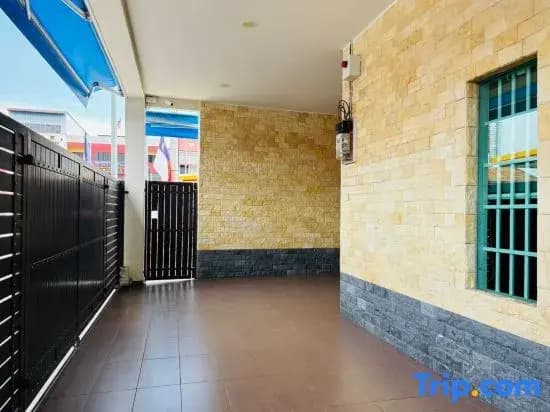 Villa in the Central Melaka for Families, Wide Balcony with Kids Pool and BBQ, COMFY HILL - photo 3