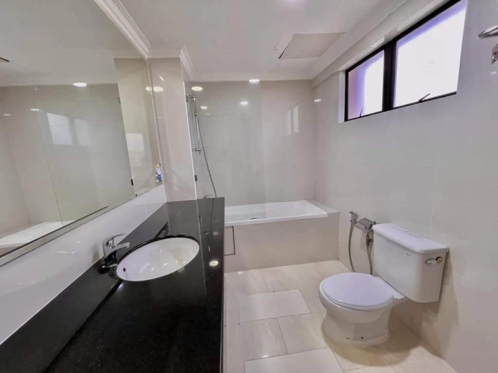 PENTHOUSE MARINA COURT VACATION HOME 5 BEDROOMS KOTA KINABALU 15pax - photo 9