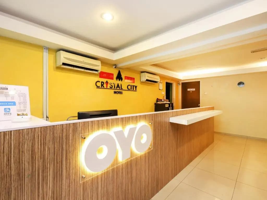Super OYO 443 Crystal City Hotel - photo 2
