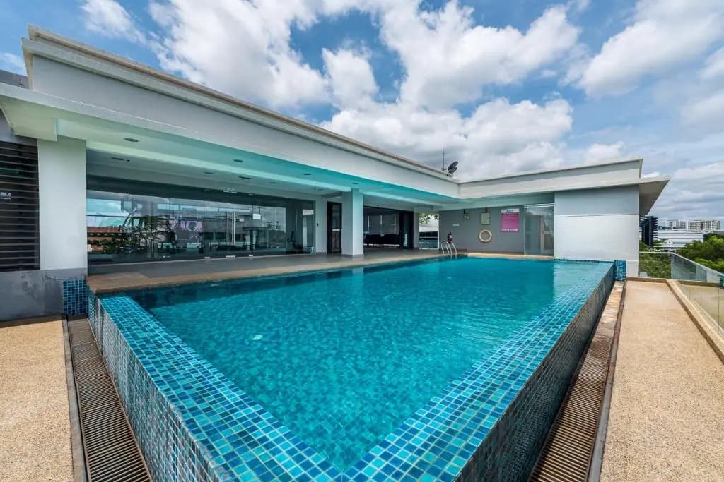 8500SF Roof Top Stay With Private Infinity Pool & Gym Located In Cyberjaya - photo 1