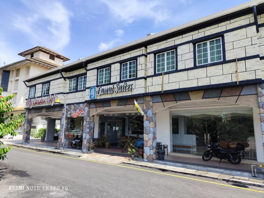Lumut Suites - photo 32