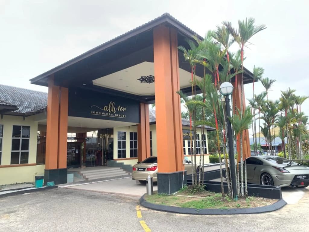 Capital O 90146 Alh Continental Resort - photo 1