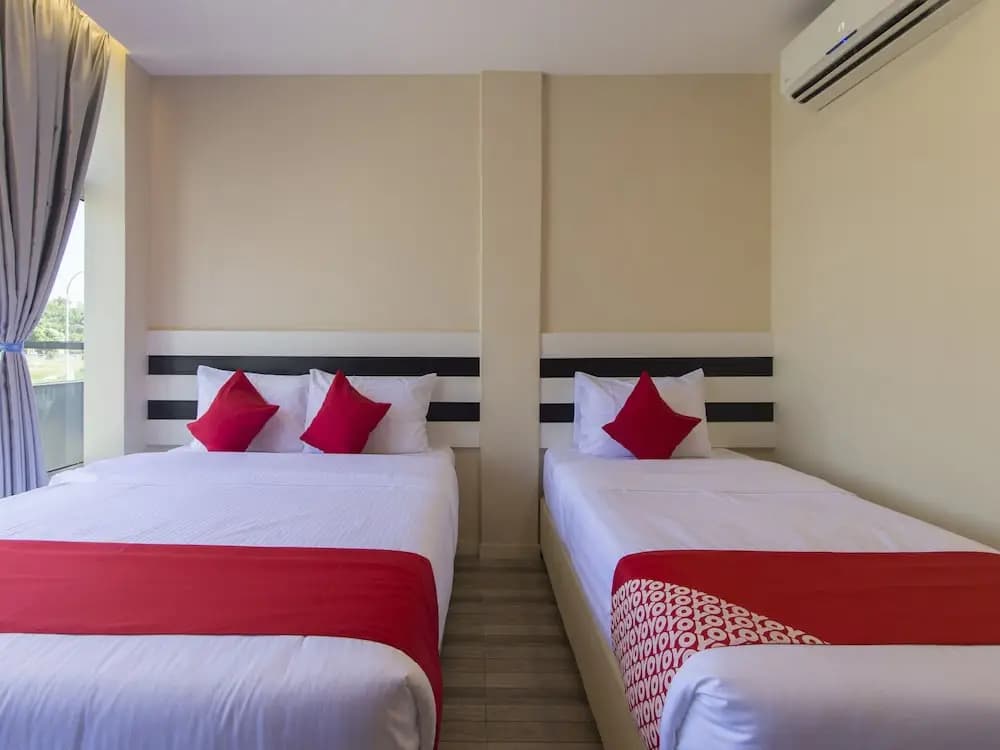 Lea Guest House & Cafe by OYO Rooms - photo 4