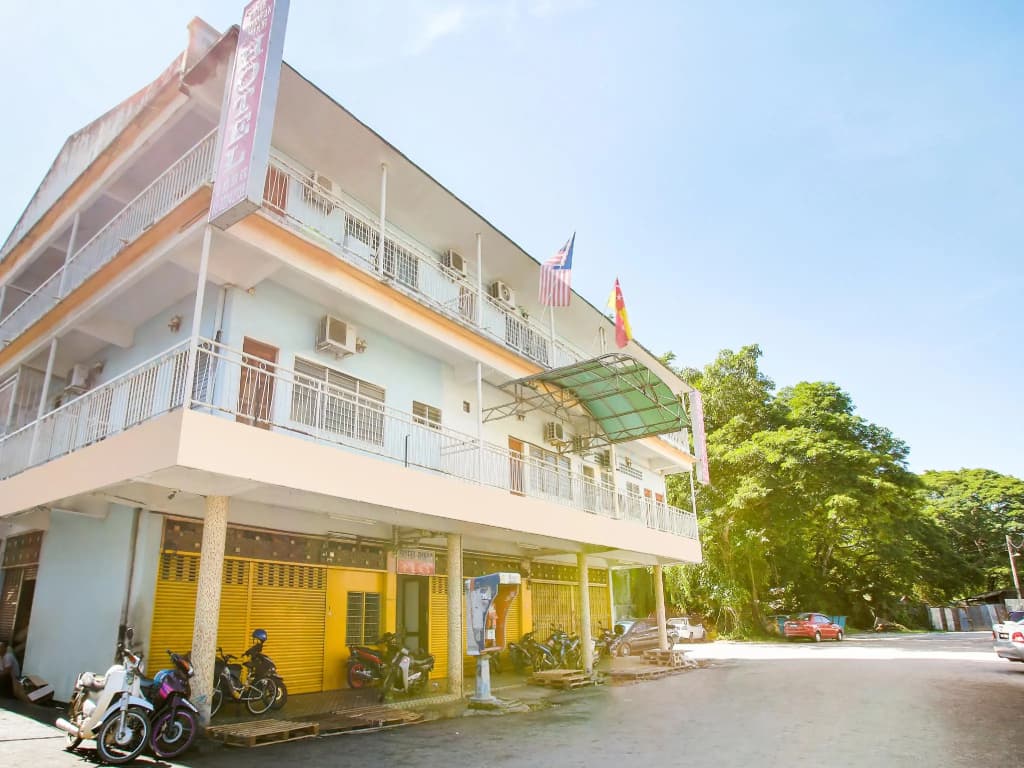 SPOT ON 89626 Hotel Dinar - photo 1