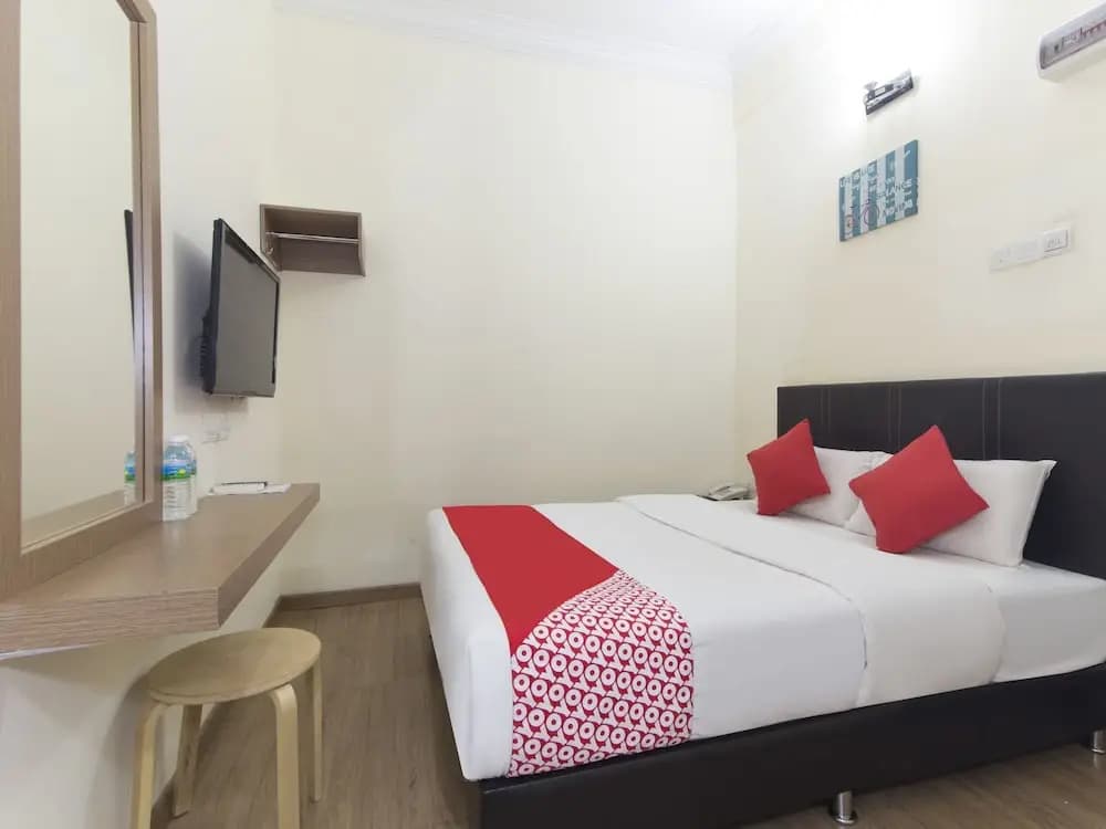OYO 445 Charisma Hotel - photo 4