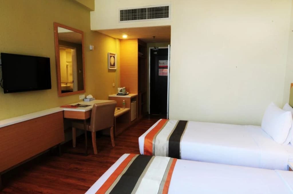 Hotel Sentral Seaview - photo 4