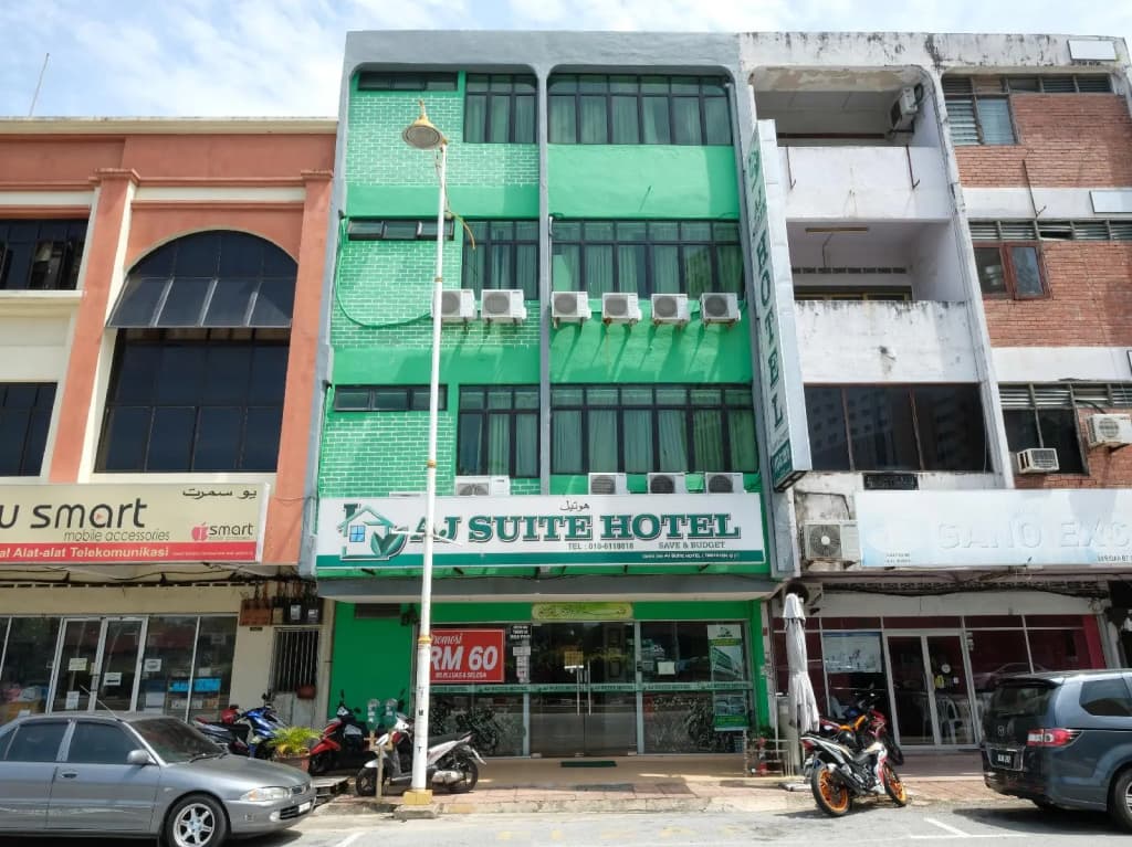 OYO 1031 Aj Suite Hotel - photo 1