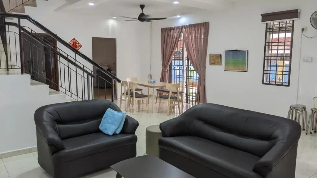 Johor Bahru 6 Bedrooms Corner House: Big & Comfort - photo 1