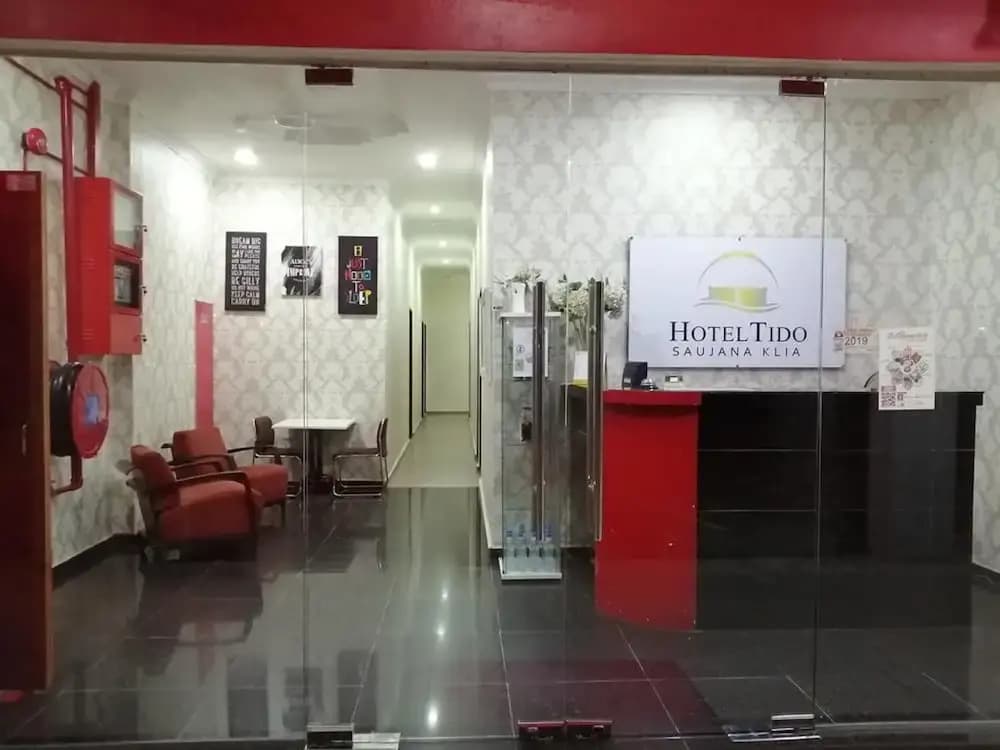 Hotel Tido Saujana KLIA - photo 1