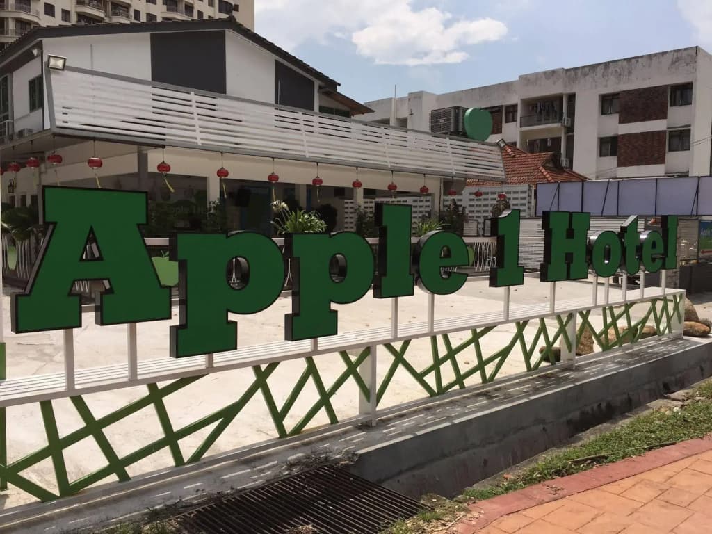 Apple 1 Hotel Gurney - photo 17