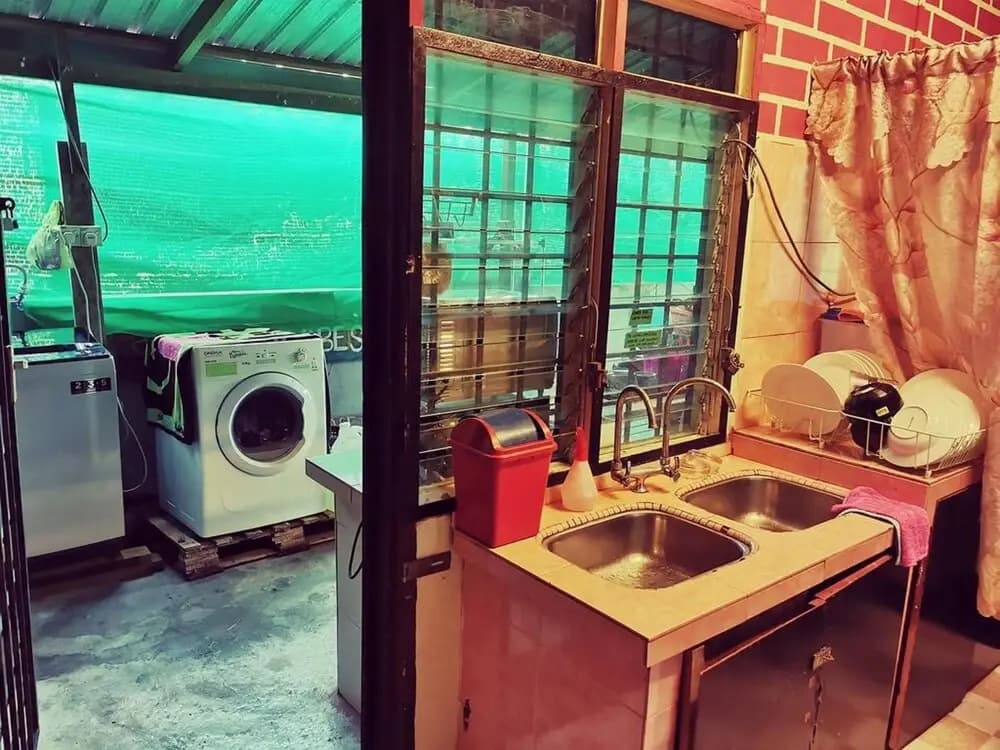 BOBI's Cafe Backpackers Hostel - photo 6