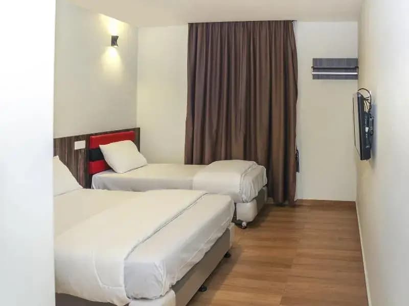 OYO 90027 Happy Hotel - photo 4