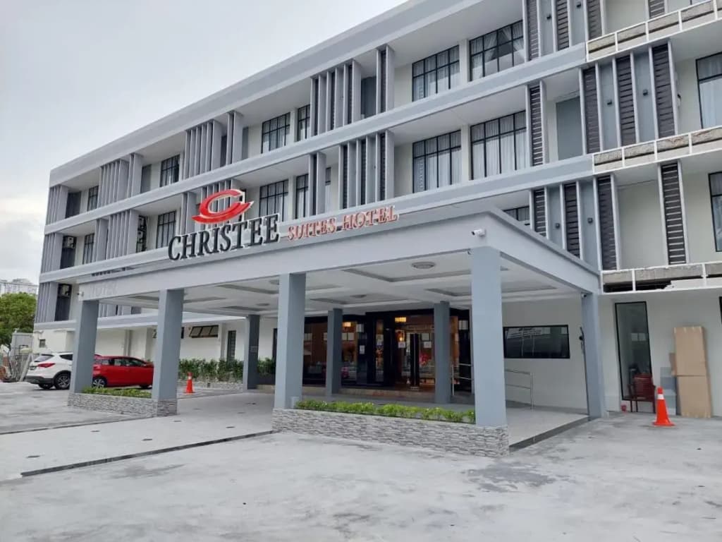 Christee Suites Hotel - photo 1