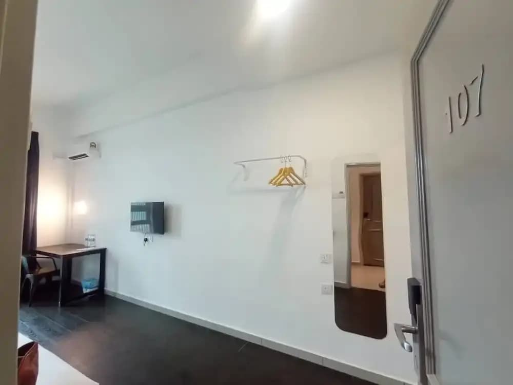 Big Tree Hotel - photo 10