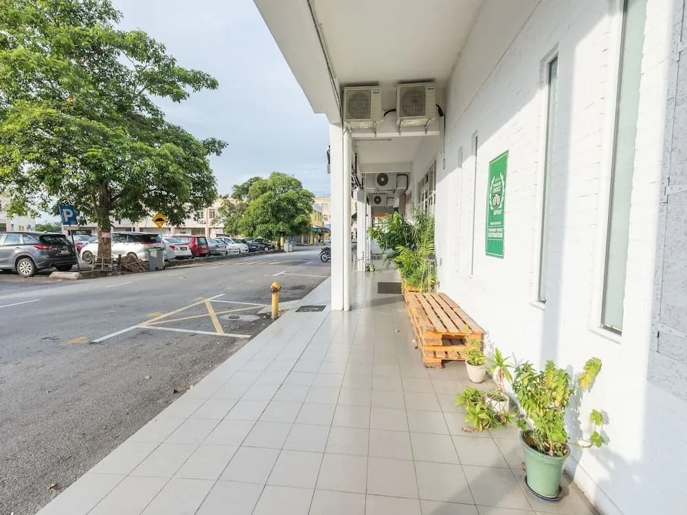 OYO 906 Happy 92 Hotel Lumut - photo 8