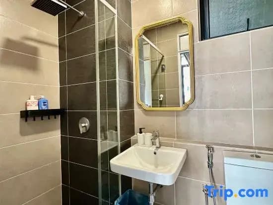 Rare D'Pristine 4 bedroom condo 13A-02A opposite Legoland - photo 2