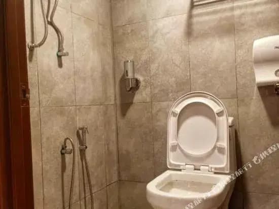 Anggun Lodge Private Room with Sharing Bathroom - photo 7