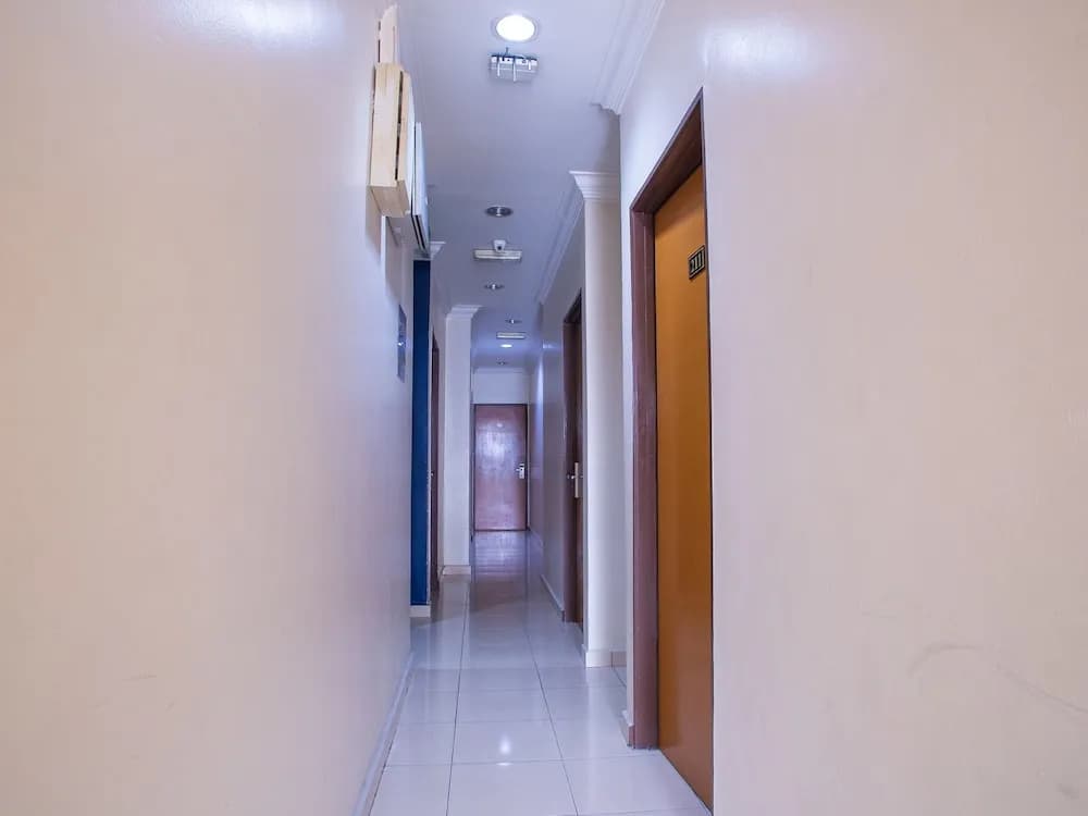 Super OYO 44097 Avatarr Hotel - photo 12