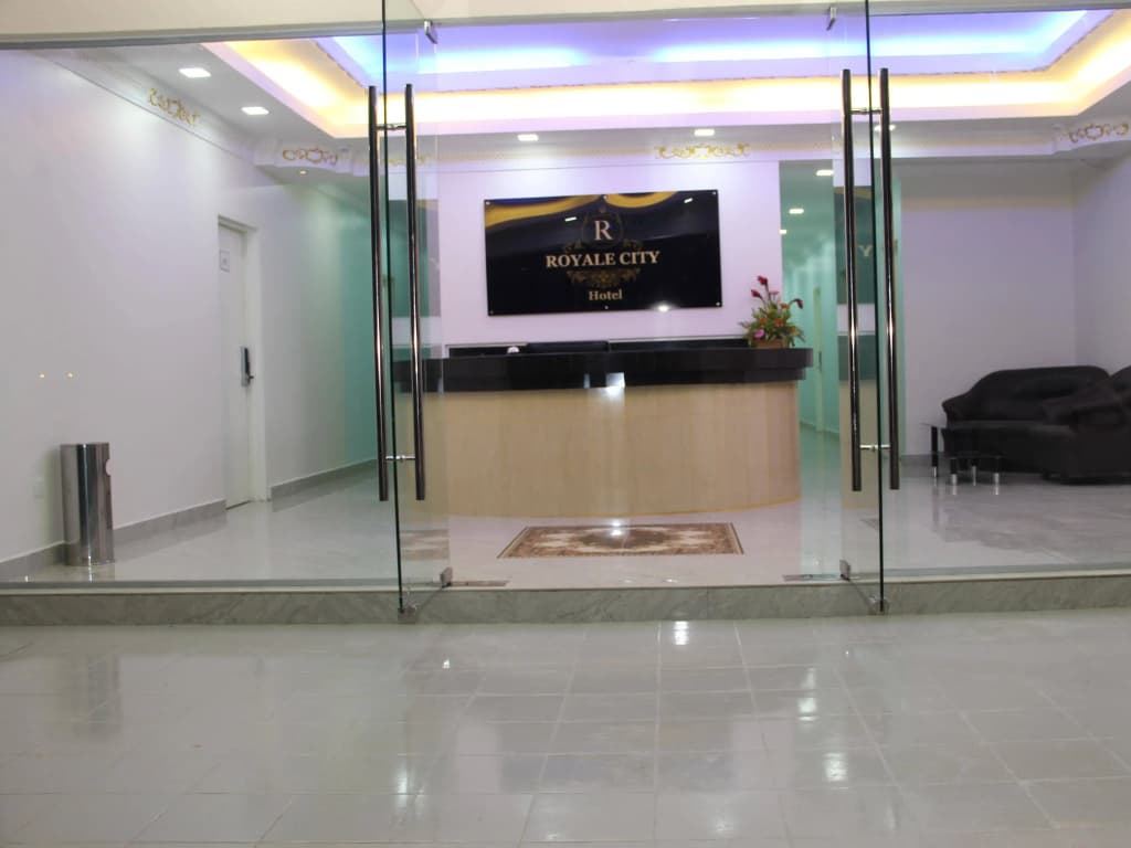 Royale City Hotel - photo 2