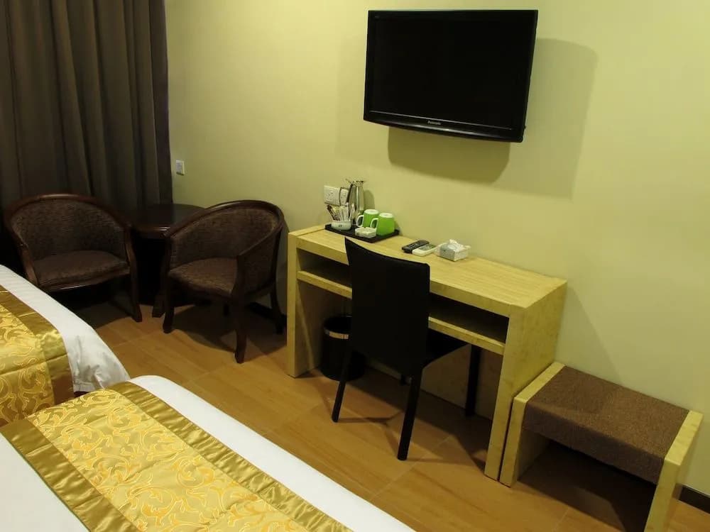 Eight Days Boutique Hotel Permas Jaya - photo 3