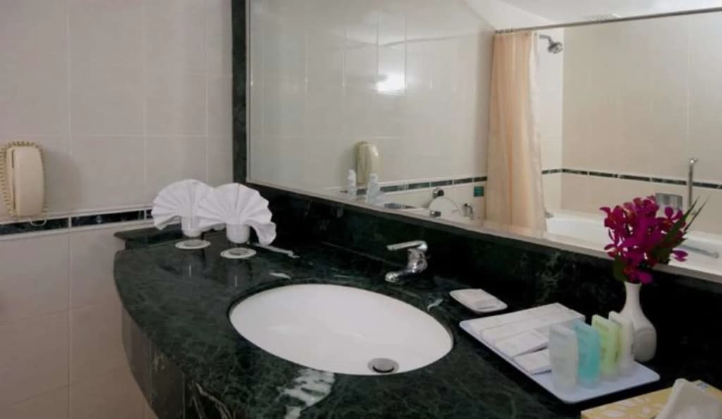Berjaya Waterfront Hotel - photo 10