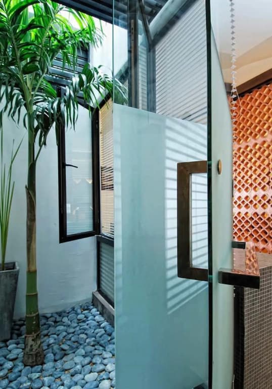 Courtyard @ Heeren Boutique Hotel - photo 14