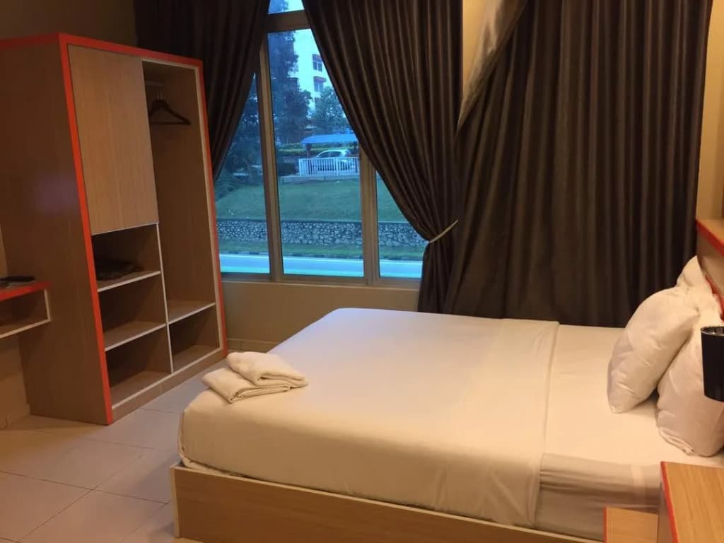 Orange Inn Hotel - photo 3