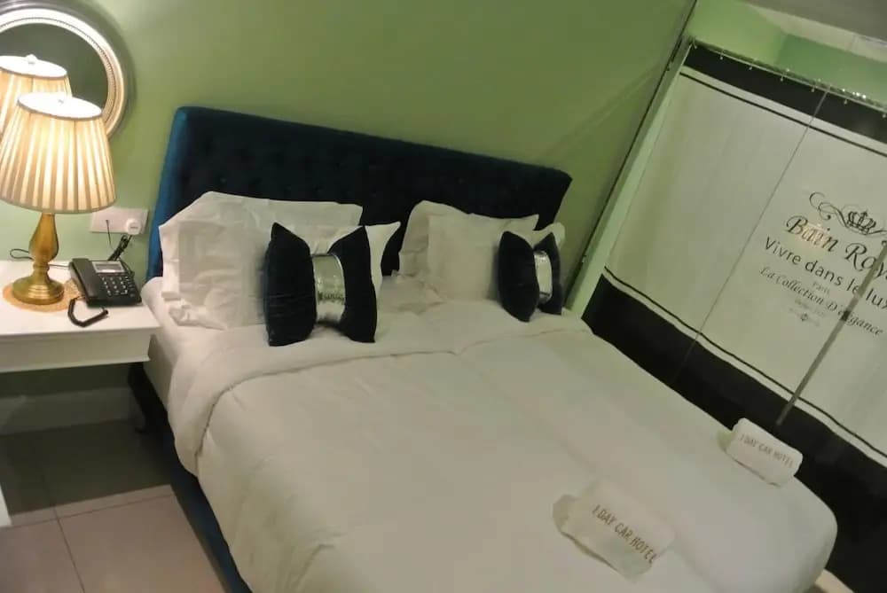 1 Day Car Hotel Station 18 - photo 3