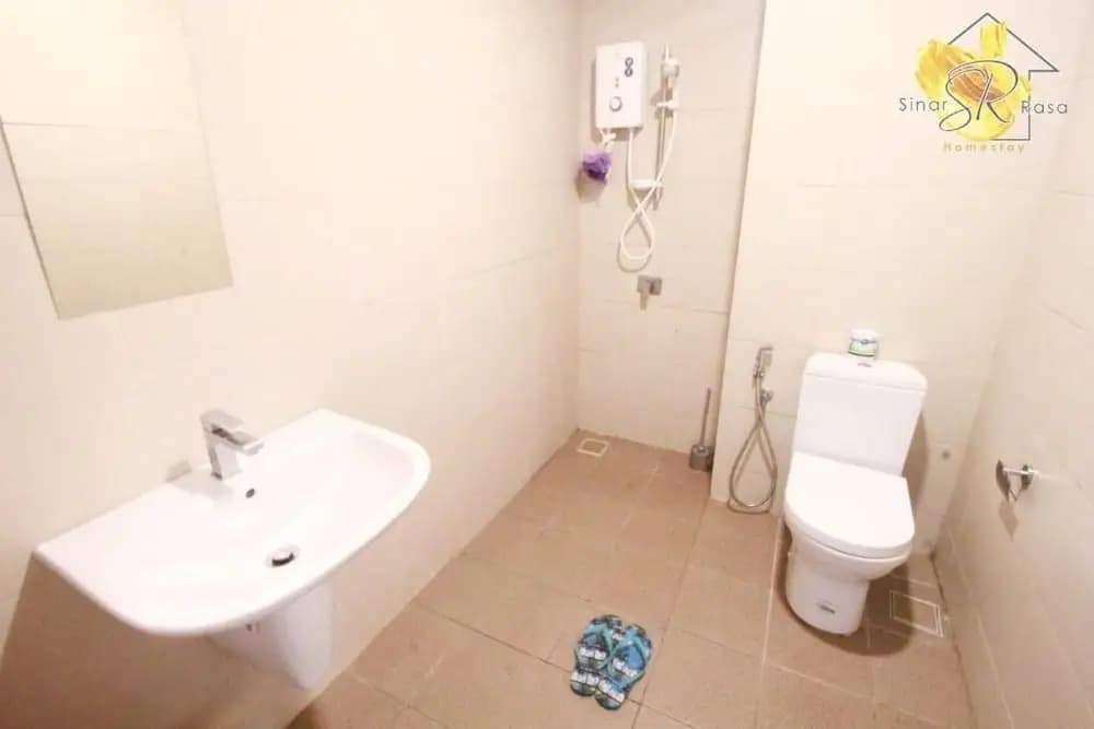 Sinar Rasa Homestay at I-Soho, I-City - photo 8