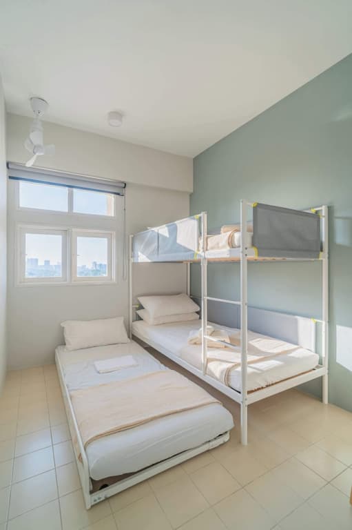 Stylish 3BR Stay Near Gurney Drive, Free Parking - photo 5