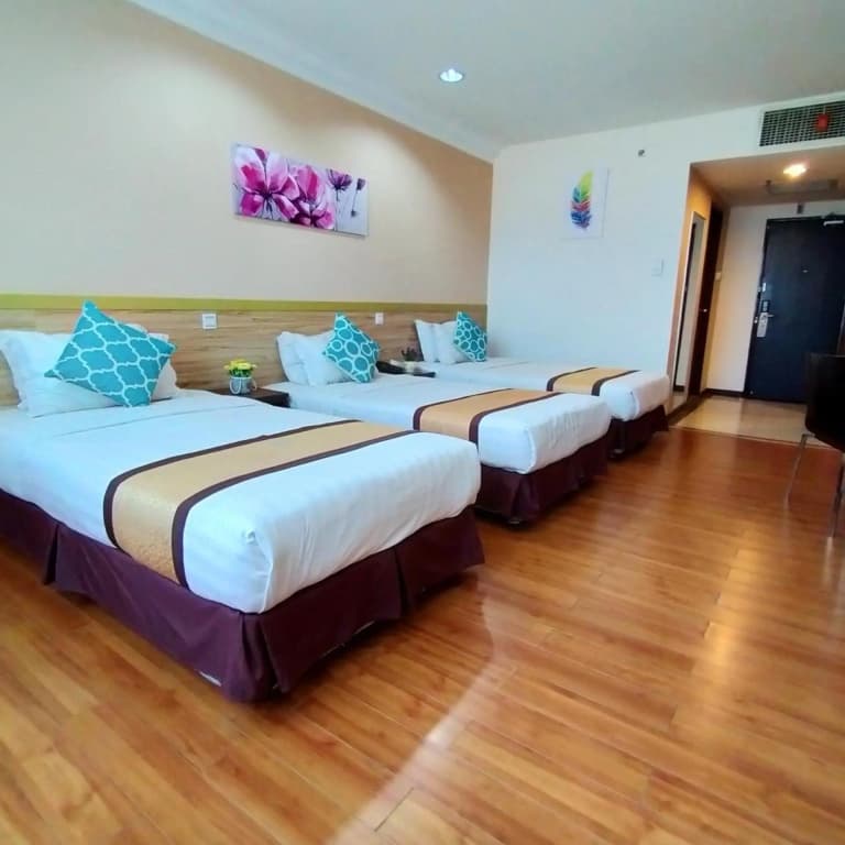 TD Plaza Hotel - photo 41