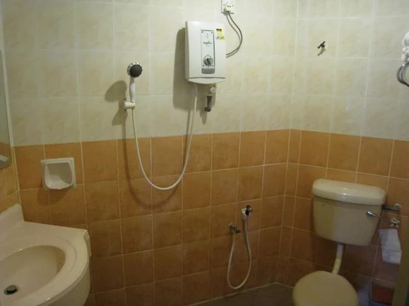 CentrePoint Hotel - photo 8