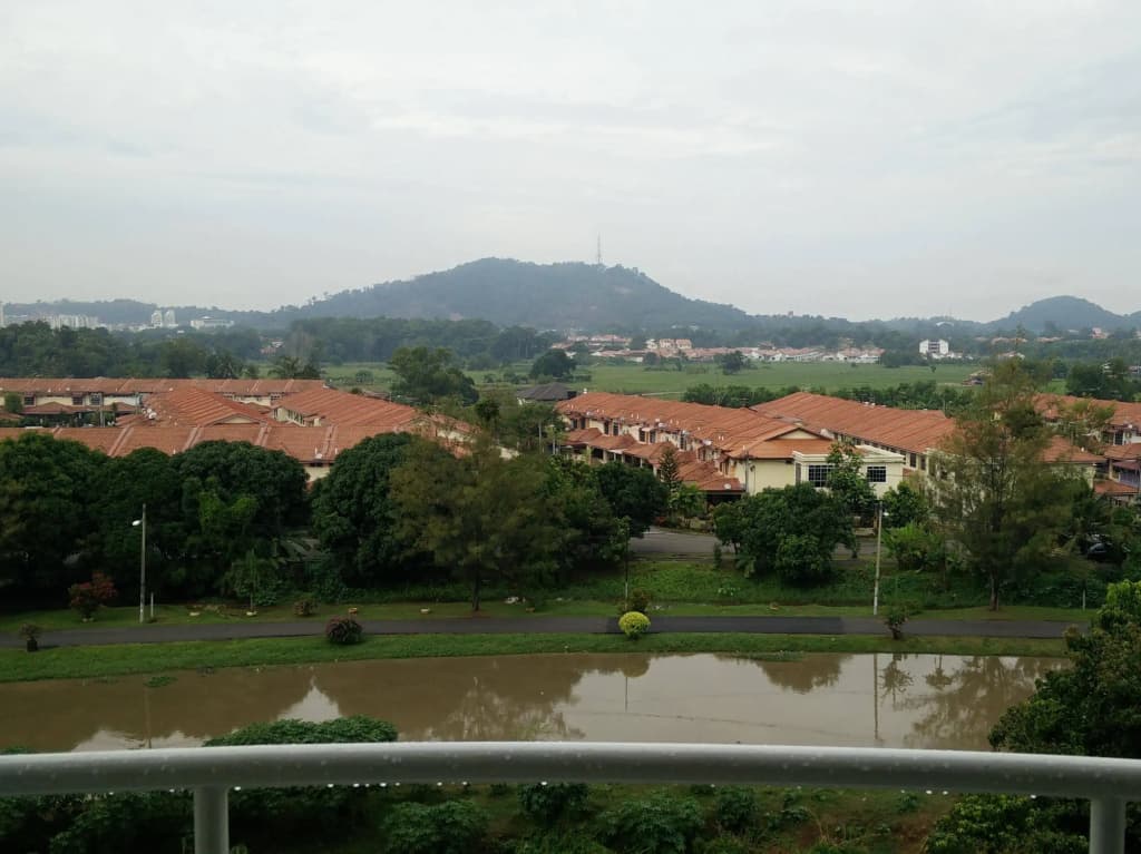 H&A Guest House With Riverview - photo 3