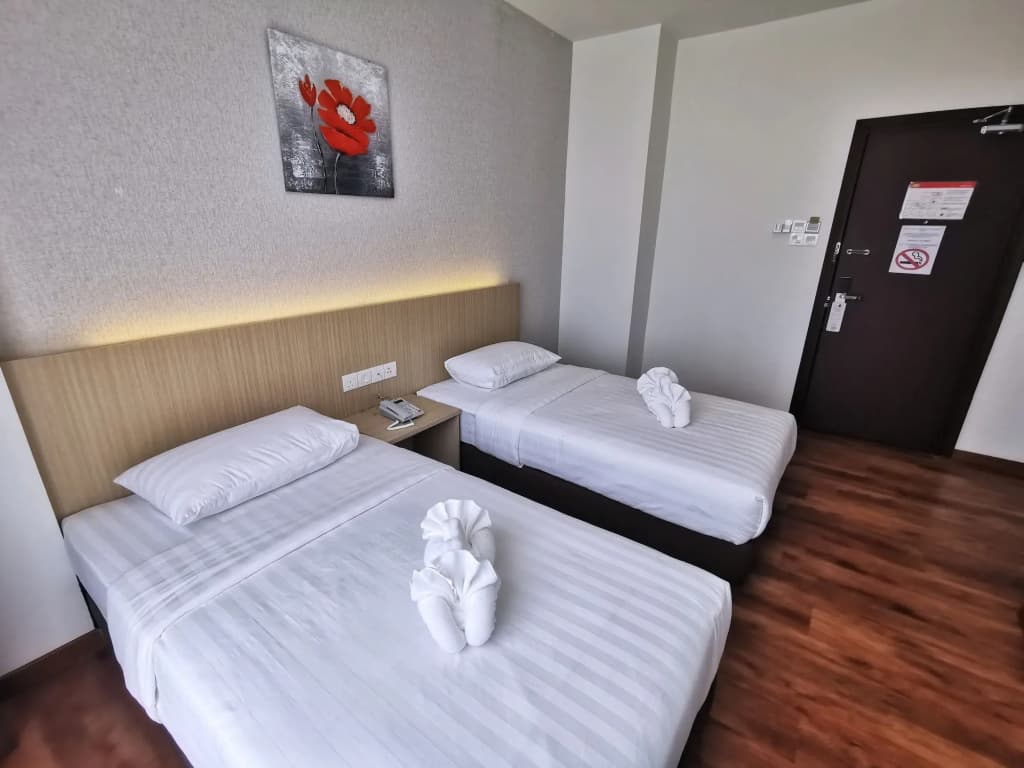 Green World Hotel - photo 4