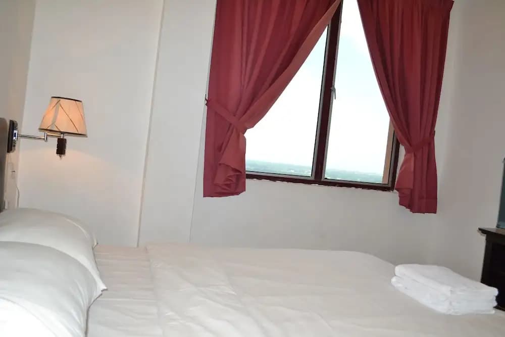 Mutiara Penthouse Hotel - photo 3