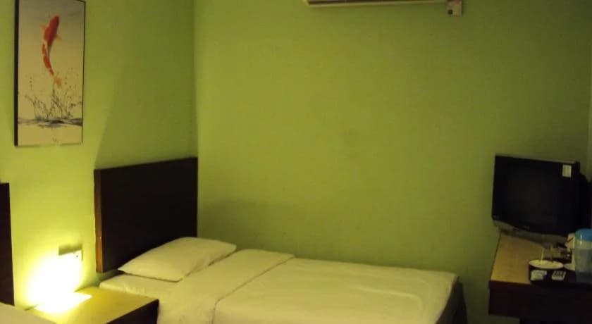 Golden Bay Hotel - photo 5