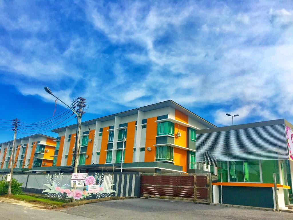 SIBU SWANHOUSE 2 (three storey townhouse) - main photo