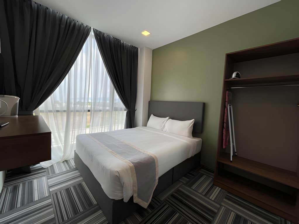 WE Hotel - photo 3