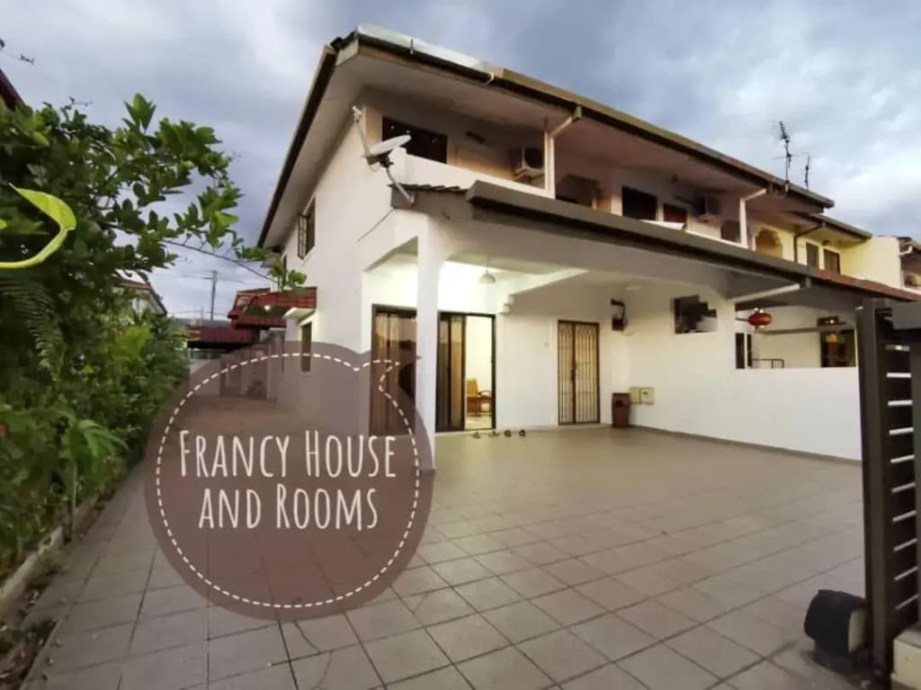 Chill and Traditional House in Bercham Ipoh - photo 1