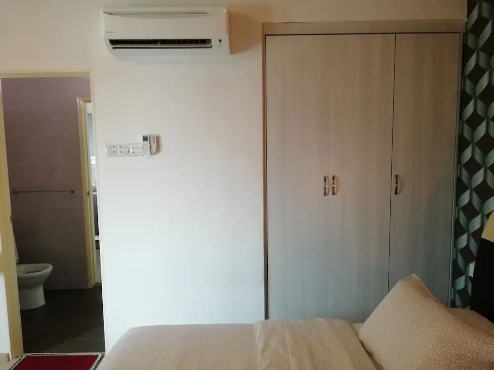Lawang Suite 1 Bedroom Corner Apartment - photo 5