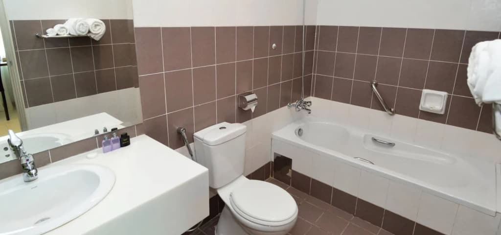 Holiday Villa Hotel & Suites - photo 9