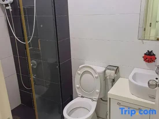 Paradigm Mall Platino Apartment 2BR 2FREE By Natol - photo 2