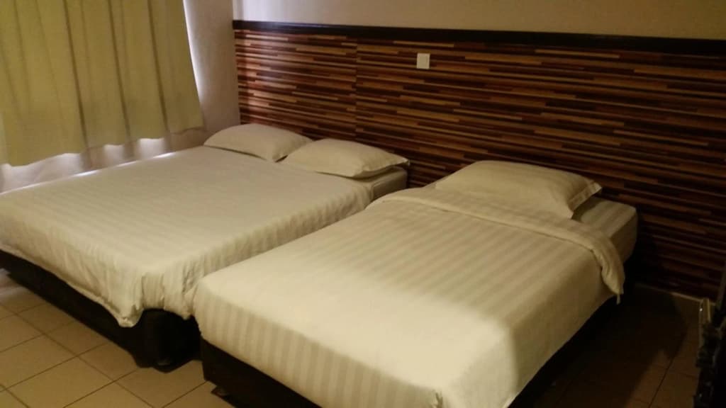 Sri Iskandar Hotel - photo 15