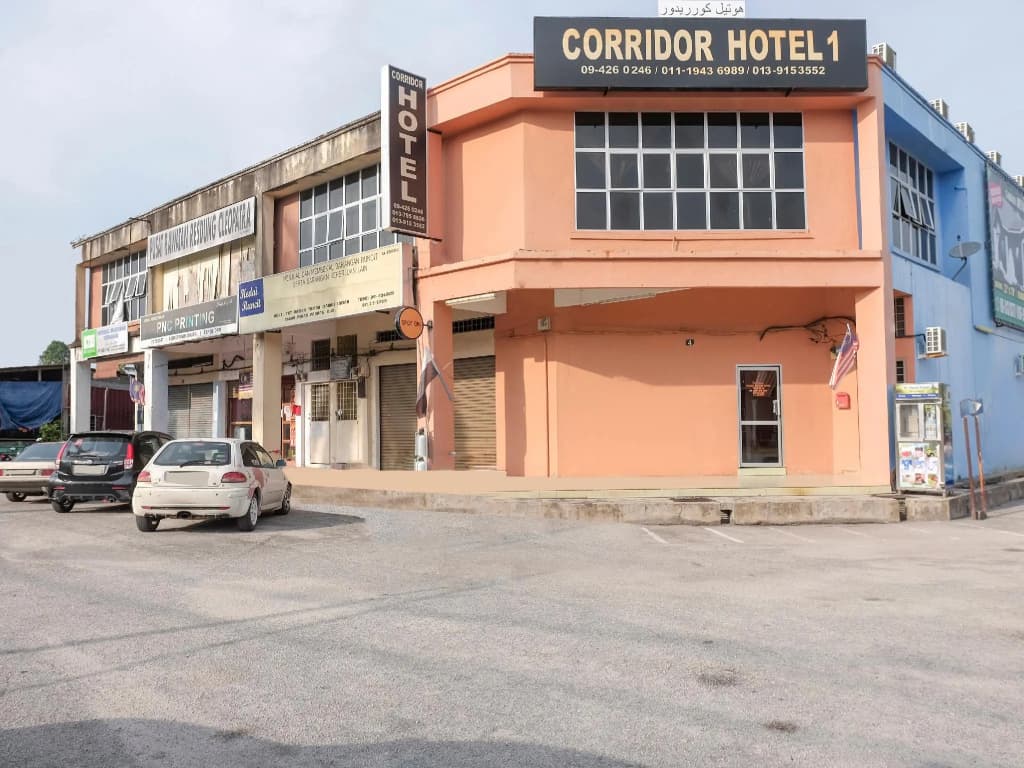 SPOT ON 90144 Corridor Hotel 1 - photo 2